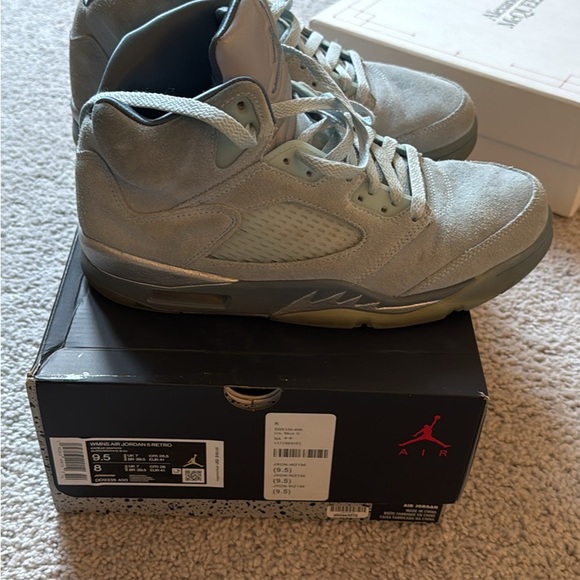 Women’s Jordon retro 5 - Picture 3 of 3